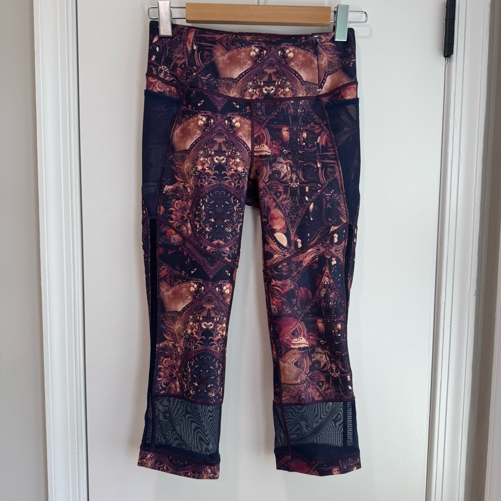Calia by Carrie Underwood size Small‎ NWT Patterned Cropped Leggings